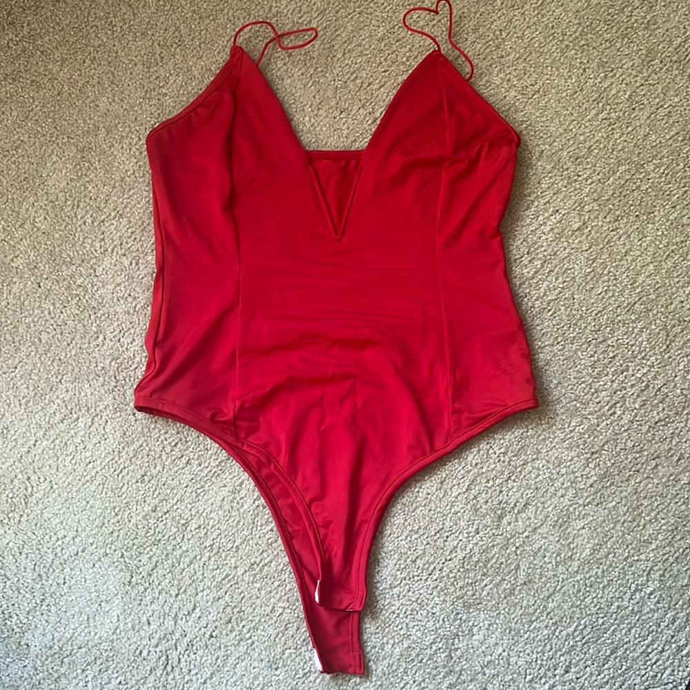SHEIN Solid V Wired Cami Bodysuit Petite Medium Red